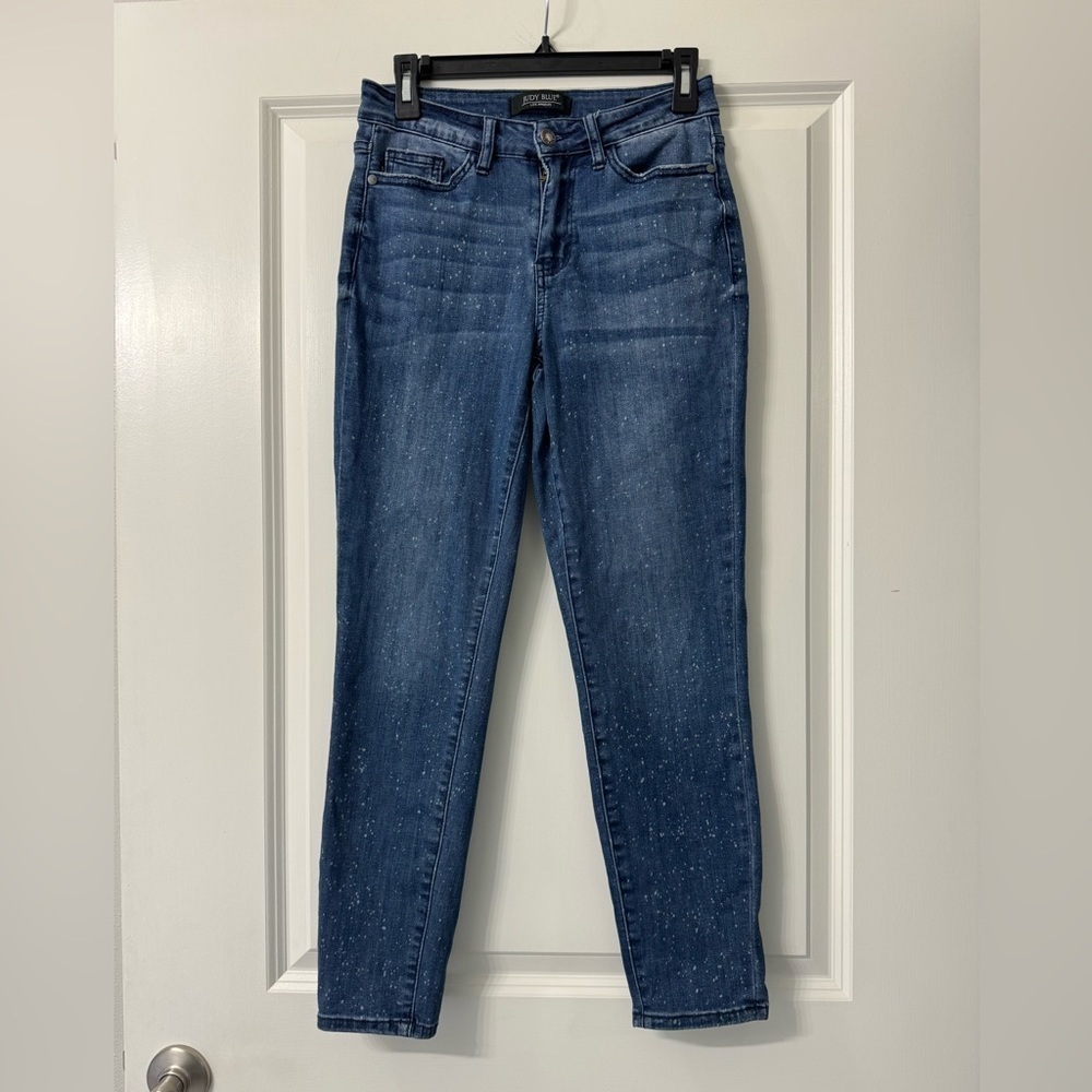 Judy Blue relaxed fit size 26 jeans splatter detailing